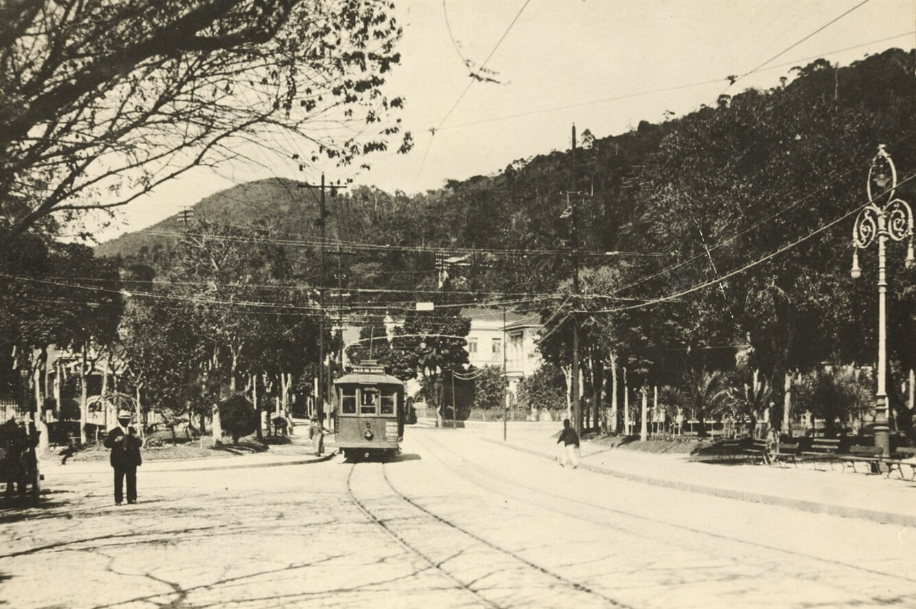 bonde da linha Alto da Serra, que fazia o circular passando pela praça da Liberdade
