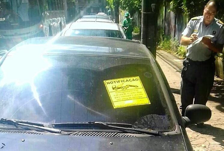 veículos abandonados